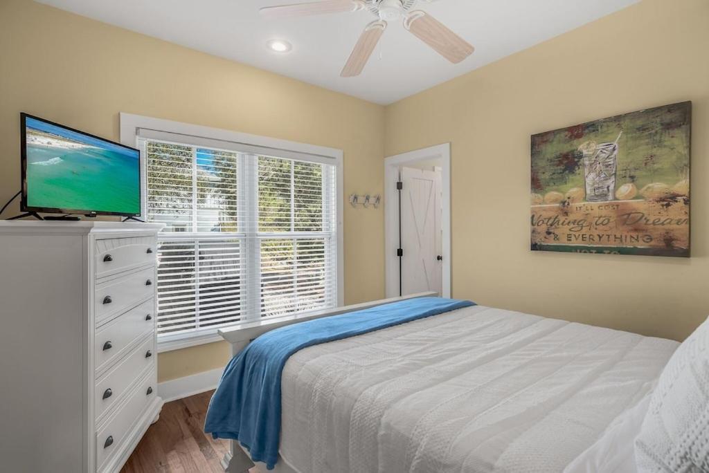 Bungalow, 3 Min Walk To Beach, Golf Cart, 4 Bikes, Wagon * Seacrest